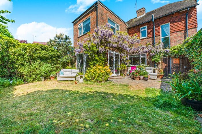 3 Bedroom Detached House For Sale In Burnet Avenue, Burpham, Guildford, Surrey, GU1