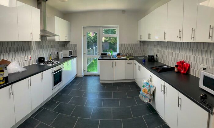 7 Bedroom Semi-Detached House To Rent In Egerton Road, Fallowfield, M14