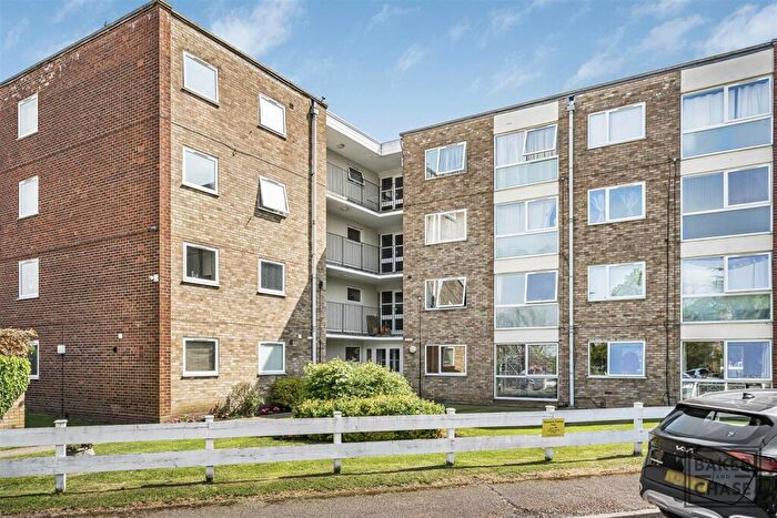 1 Bedroom Flat To Rent In Hansart Way, The Ridgeway, Enfield, EN2