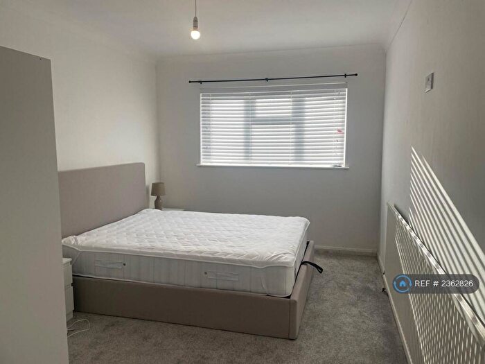 Studio To Rent In Highlands Avenue, Northampton, NN3