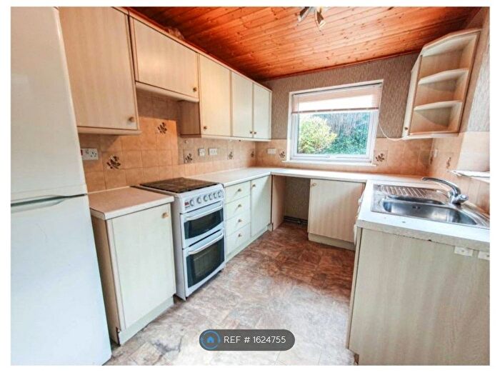 3 Bedroom Semi-Detached House To Rent In Lynmouth Close, Chadderton, OL9