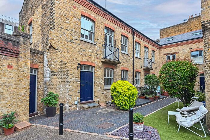 2 Bedroom Property For Sale In Hardwicke Mews, Islington, London, WC1X