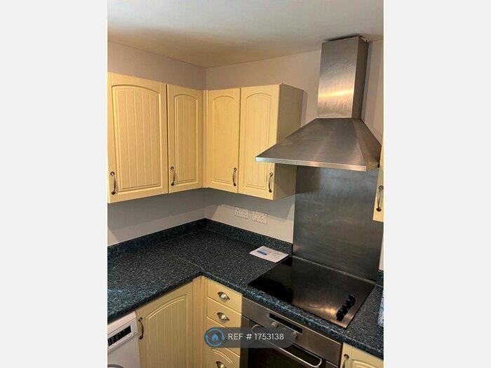 2 Bedroom Flat To Rent In Flowers Yard, Chippenham, SN15