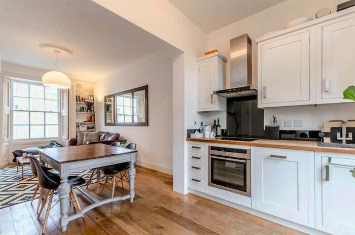 2 Bedroom Maisonette To Rent In Barnsbury Park, Angel, London, N1