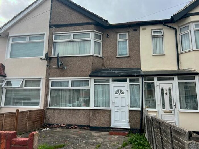 3 Bedroom Terraced House To Rent In Waverley Road, Rainham Essex, RM13