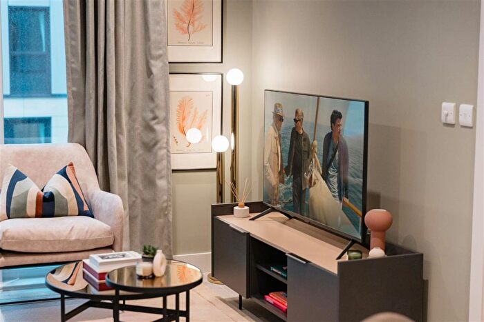 2 Bedroom Flat To Rent In New York, Quarry Hill, Leeds, LS2