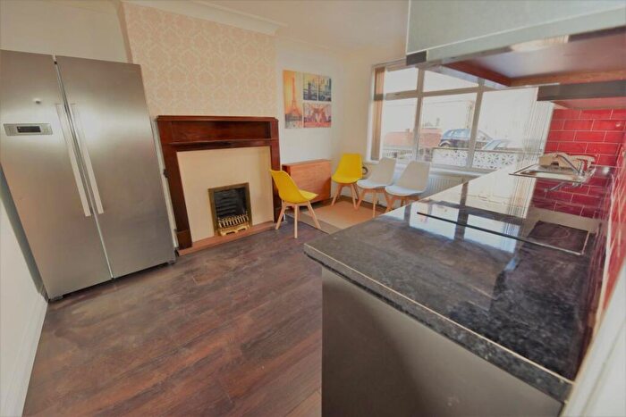 2 Bedroom House To Rent In Mayville Avenue, LS6