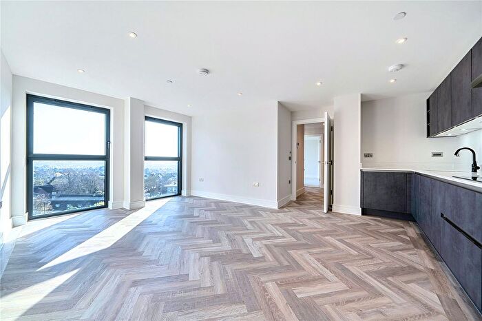 2 Bedroom Flat To Rent In Cockfosters Road, Barnet, EN4