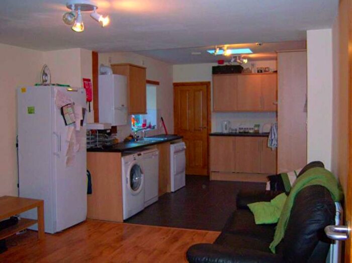 6 Bedroom Semi-Detached House To Rent In Exeter Road, Selly Oak, Birmingham, B29