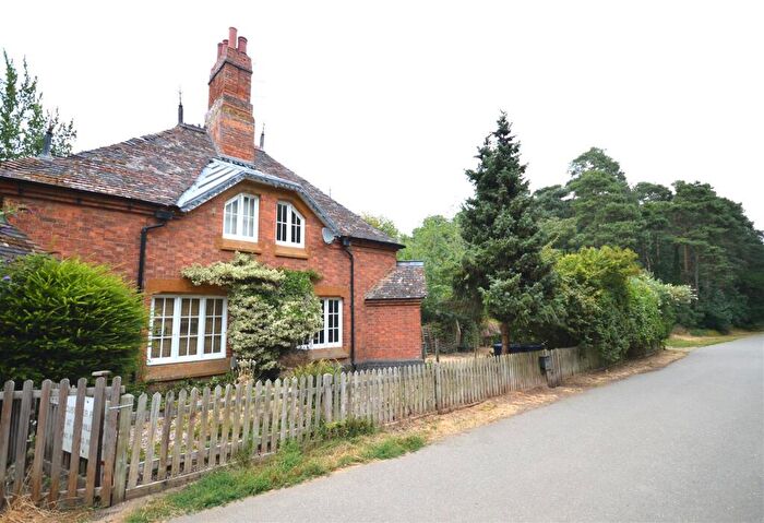 2 Bedroom Cottage To Rent In Harlestone Road, Northampton, NN5