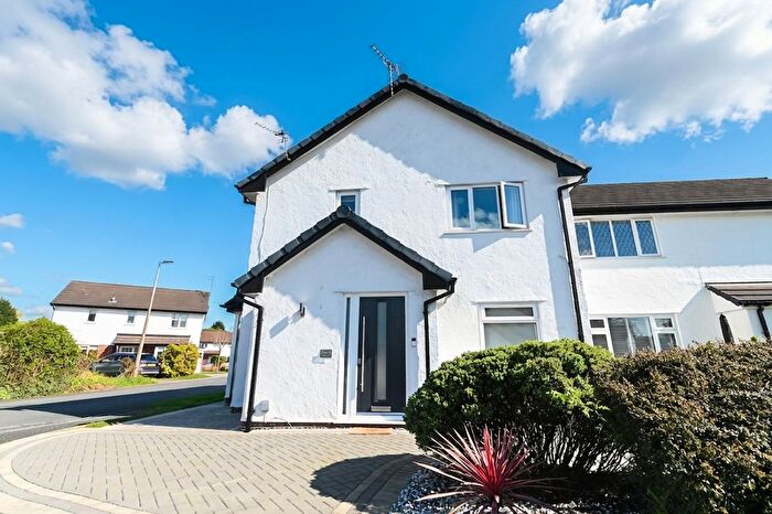 2 Bedroom Flat For Sale In Turfnell Way, Worsley, M28