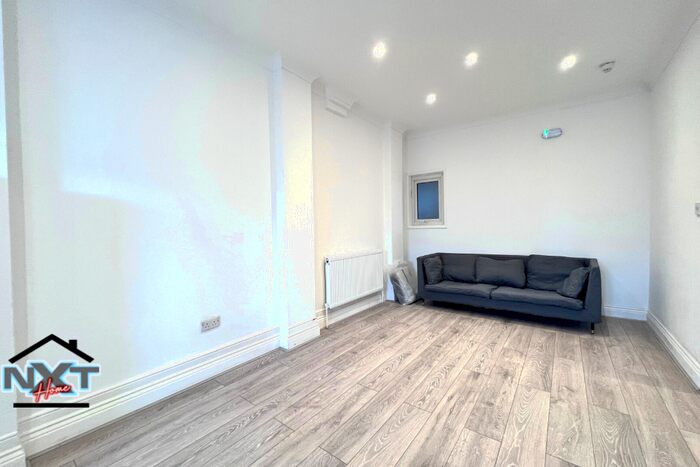 Studio To Rent In High Road Leyton, London, E10