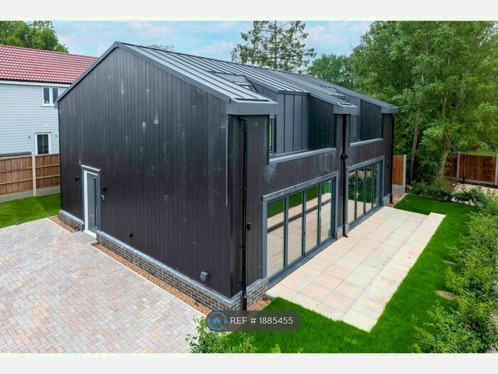 4 Bedroom Bungalow To Rent In Ashwells Cottage, Pilgrims Hatch, Brentwood, CM15