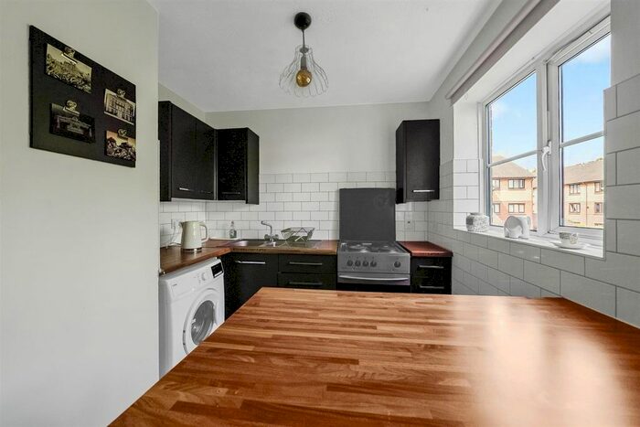 1 Bedroom Flat For Sale In Higham Station Avenue, London, E4