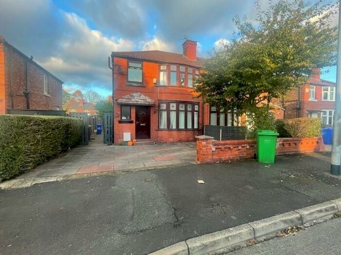 5 Bedroom Private Hall To Rent In Brentbridge Road, Manchester, M14