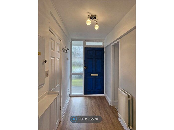 1 Bedroom Flat To Rent In Winterfold Close, London, SW19