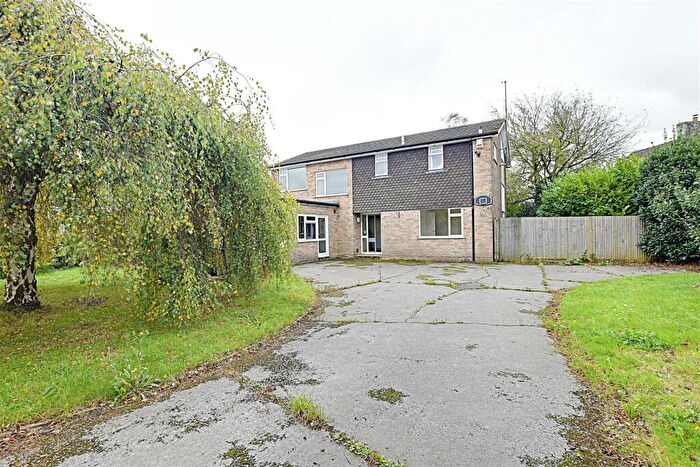 5 Bedroom Detached House To Rent In Barn Close, Hailsham, BN27