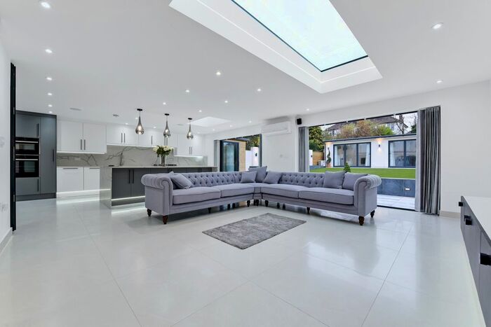 4 Bedroom Semi-Detached House To Rent In Salmon Street, London, NW9