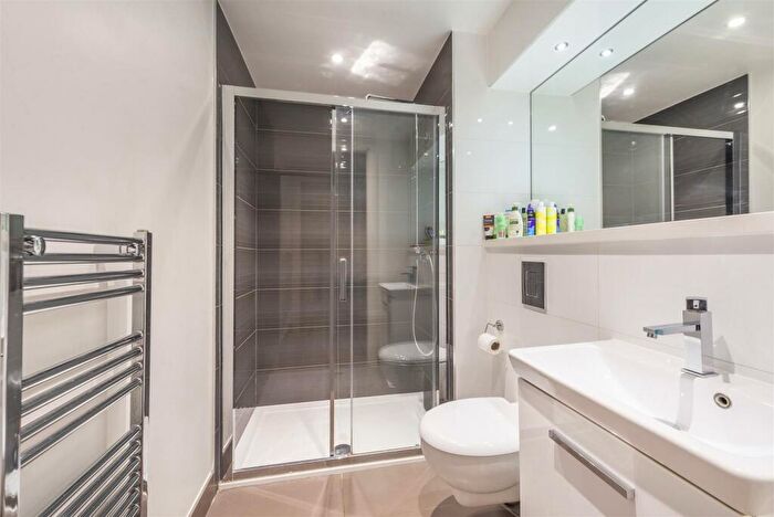 2 Bedroom Flat For Sale In Flower Lane, Mill Hill, London, NW7