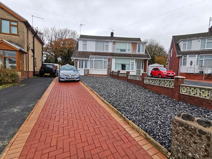 3 Bedroom Semi-Detached House To Rent In Ridgeway, Killay, SA2