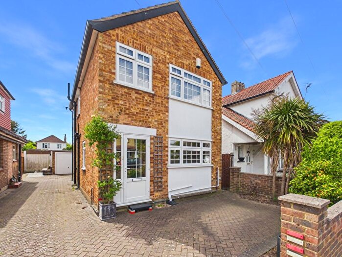 3 Bedroom Detached House For Sale In Ethel Road, Ashford, Surrey, TW15