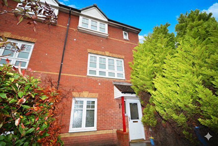 3 Bedroom Town House For Sale In Lentworth Drive, Worsley, M28