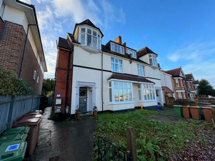 Flat To Rent In Parkgate Road, Wallington, SM6