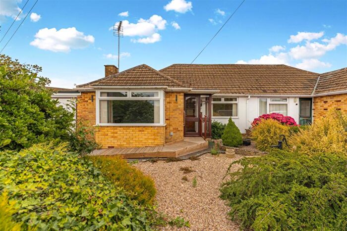 3 Bedroom Semi-Detached Bungalow For Sale In Oakland Road, Banbury, OX16