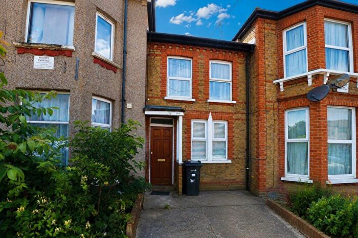 1 Bedroom House To Rent In Mansfield Road, Ilford, IG1