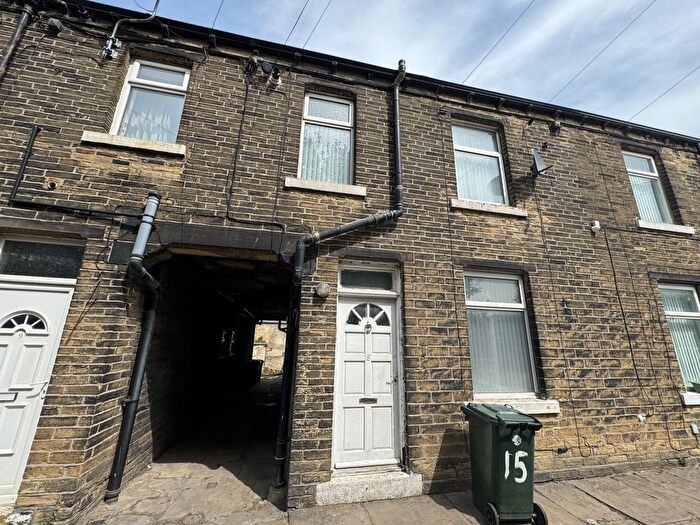 3 Bedroom Terraced House To Rent In Ingleby Place, Bradford, BD7