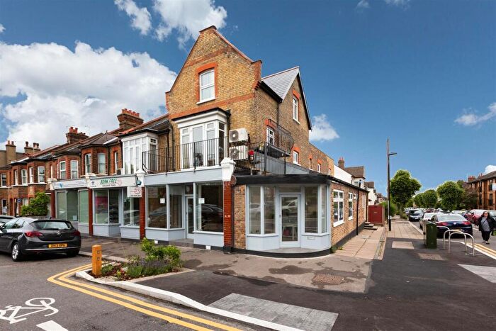 1 Bedroom Flat To Rent In Hoppers Road, Winchmore Hill, N21