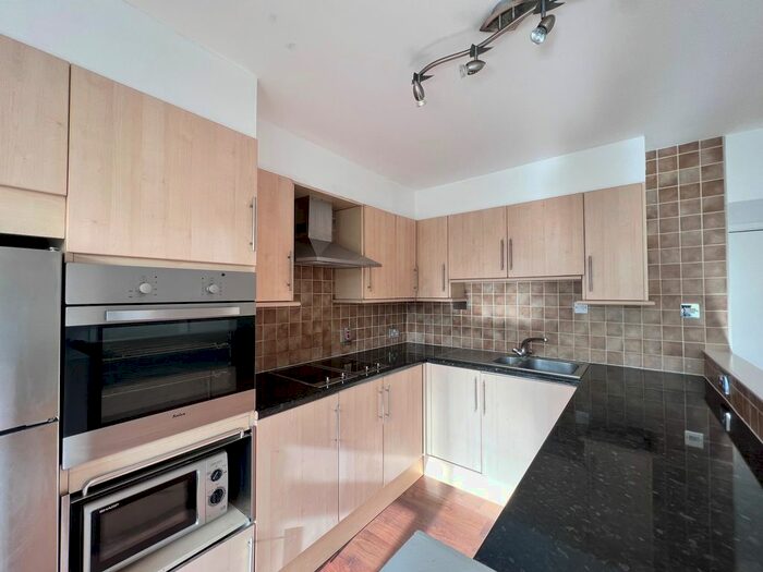 3 Bedroom Maisonette To Rent In Old Street, London, EC1V