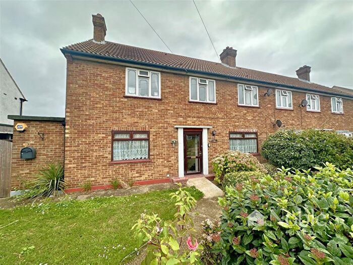 2 Bedroom Maisonette For Sale In Christchurch Avenue, Rainham, RM13