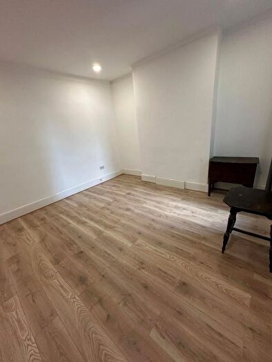 2 Bedroom Flat To Rent In Green Lanes, London, N4