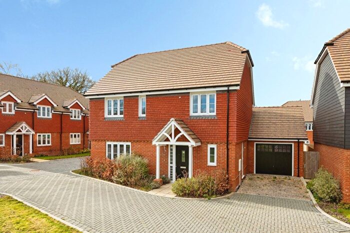 4 Bedroom Detached House For Sale In Hedgeways, Tongham, Farnham, Surrey, GU10