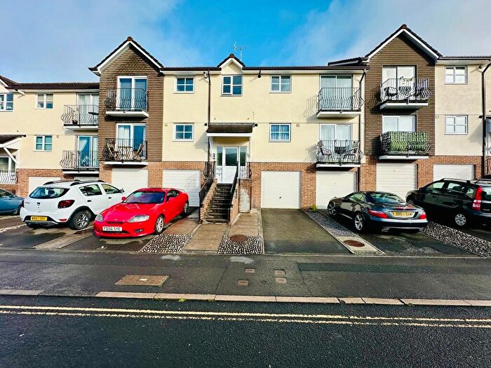 2 Bedroom Flat To Rent In White Friars Lane, PL4