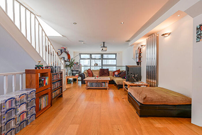3 Bedroom Flat For Sale In Creek Road, Greenwich, London, SE8