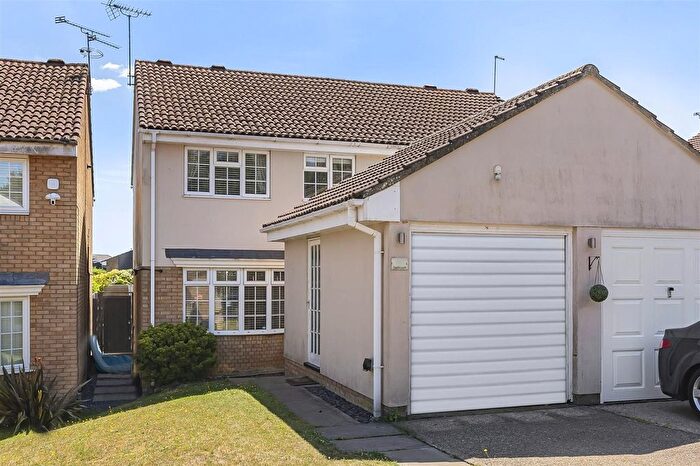 3 Bedroom Semi-Detached House For Sale In Delfcroft, Ware, SG12