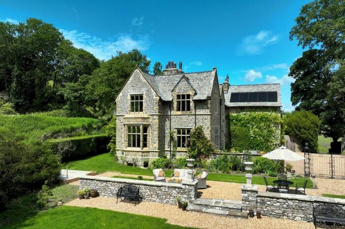6 Bedroom Detached House For Sale In Carrfoot Lodge, Rigmaden, LA6