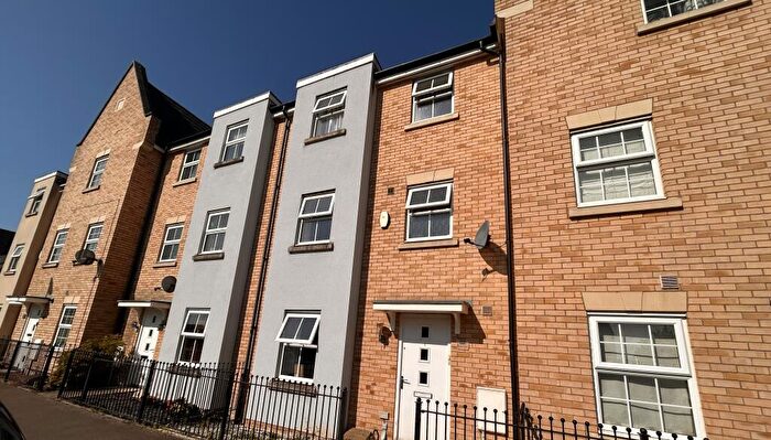 4 Bedroom Town House To Rent In Buttercup Avenue, PE19