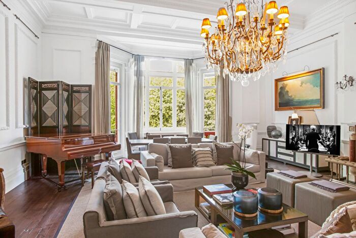 3 Bedroom Flat To Rent In Cadogan Square, London, SW1X