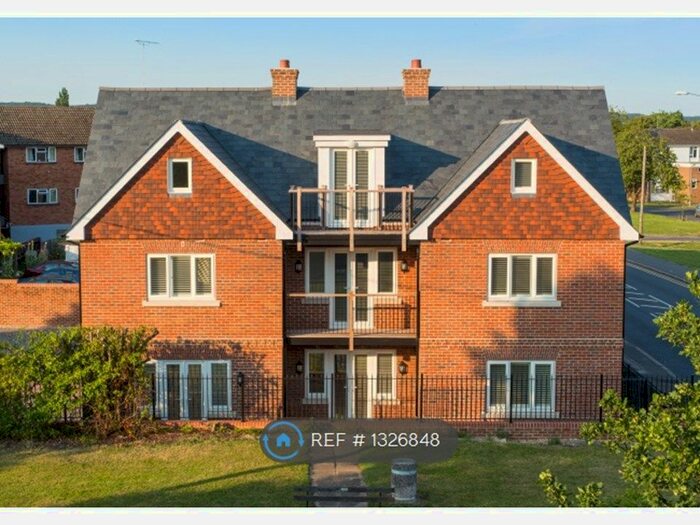 2 Bedroom Flat To Rent In Little Marlow Road, Marlow, SL7