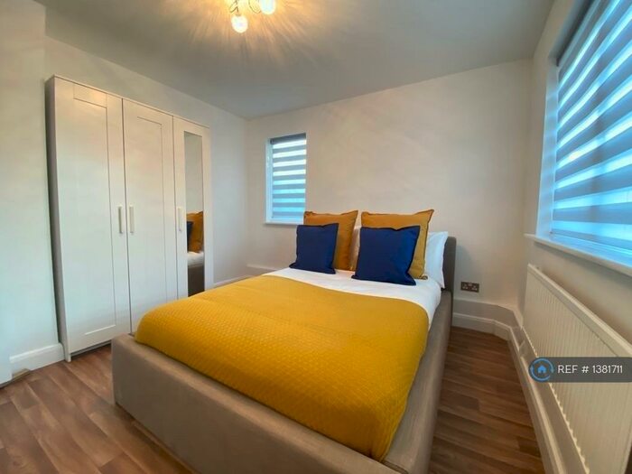 1 Bedroom Flat To Rent In Glebe Close, Loughton, Milton Keynes, MK5