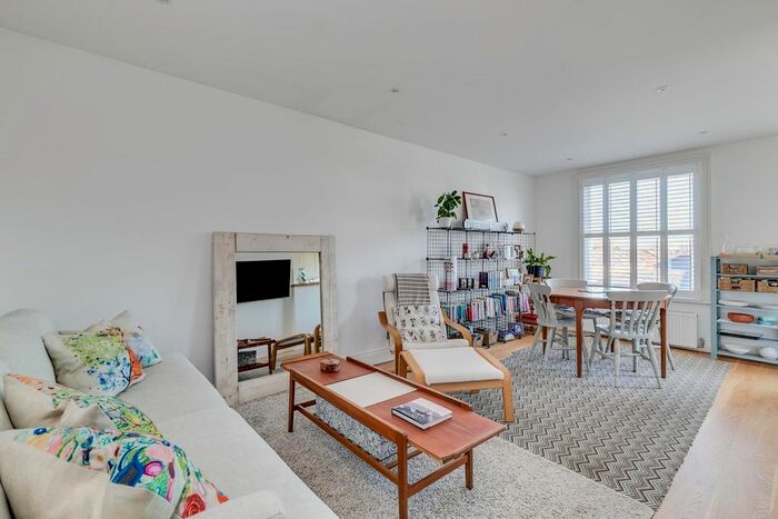 2 Bedroom Flat To Rent In Devonshire Road, Central Chiswick W4