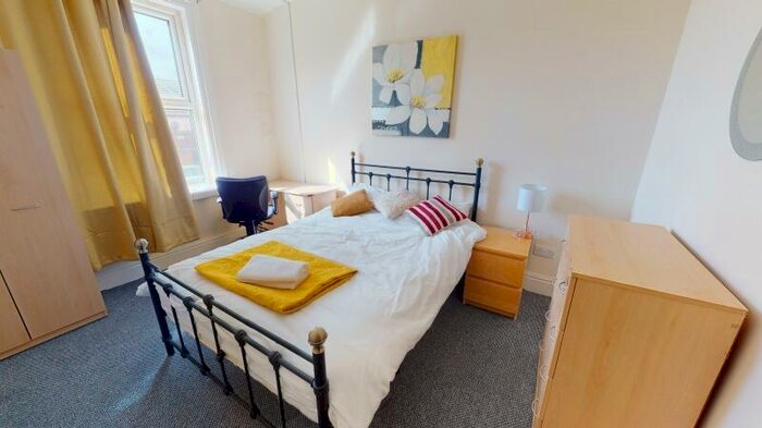 5 Bedroom Terraced House To Rent In Spring Grove Walk, Hyde Park, Leeds, LS6