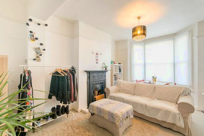 1 Bedroom Flat To Rent In Kingswood Road, Chiswick, London, W4