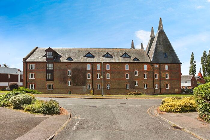 1 Bedroom Flat For Sale In The Maltings, Carpenters Lane, Hadlow, Tonbridge, TN11