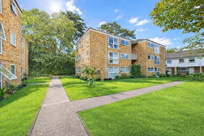 2 Bedroom Flat For Sale In Southcote Road, Reading, Berkshire, RG30