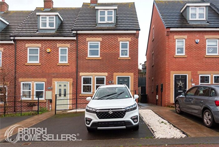 3 Bedroom End Terrace House For Sale In Midwinter Row, Drighlington, Bradford, West Yorkshire, BD11