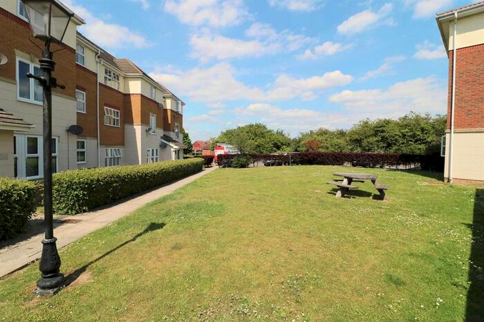 2 Bedroom Flat To Rent In Merlin Close, Chafford Hundred, Grays, RM16